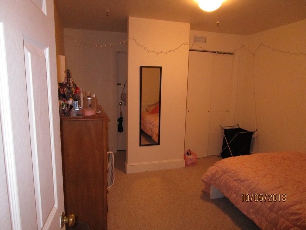 Primary Photo - 120 Riverway