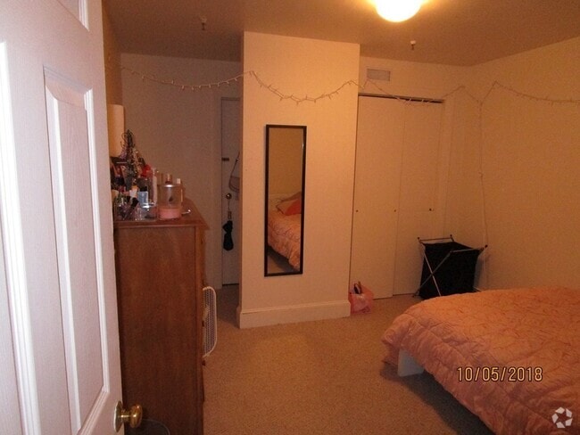 Building Photo - 120 Riverway