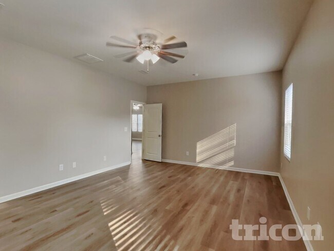 Foto del edificio - 75 Stratford Dr