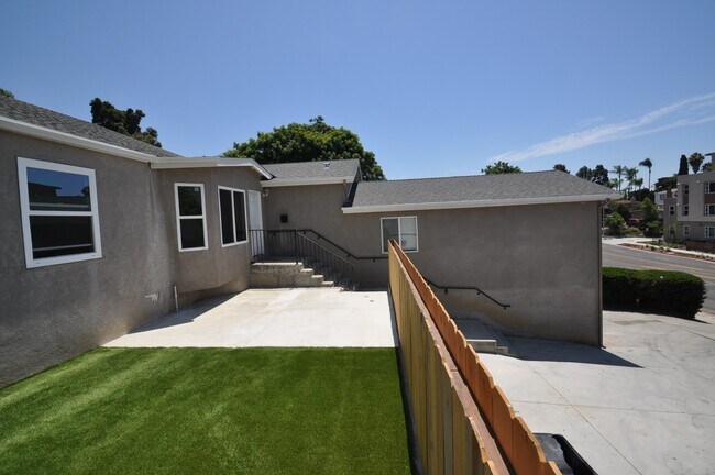 Building Photo - 6BD/3BA on College Ave!