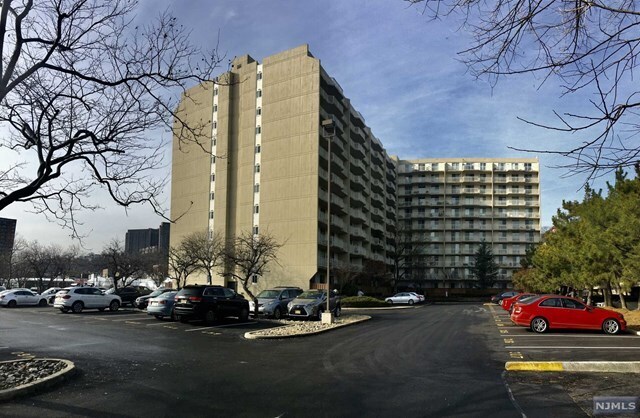 Foto del edificio - 1055 River Rd