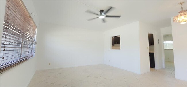 Foto del edificio - 304 NW 30th Ct