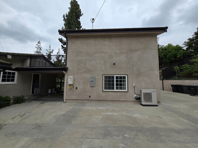 Foto del edificio - Fantastic 2 Bed, 2.5 Bath ADU unit in Sunn...