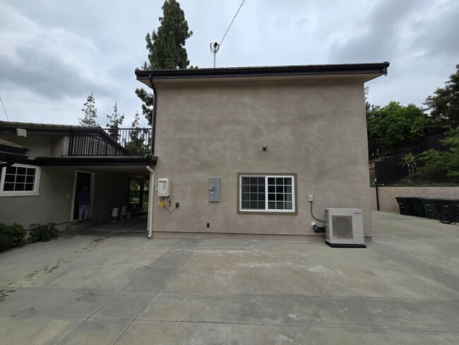 Building Photo - Fantastic 2 Bed, 2.5 Bath ADU unit in Sunn...