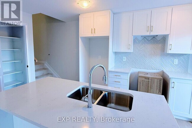 Building Photo - 1235 Creekway Private