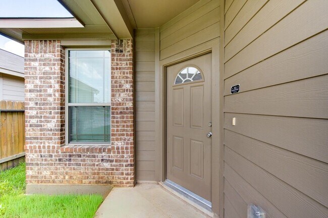 Foto del edificio - 14469 Sugar Pines Dr