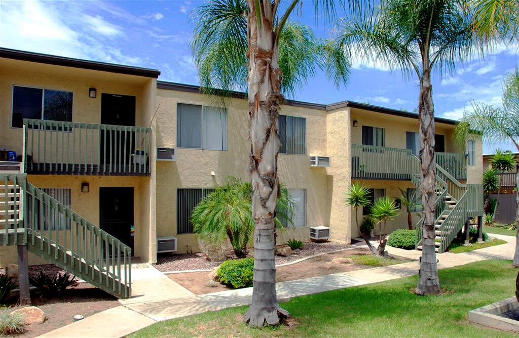 Primary Photo - Hiawatha Apartments