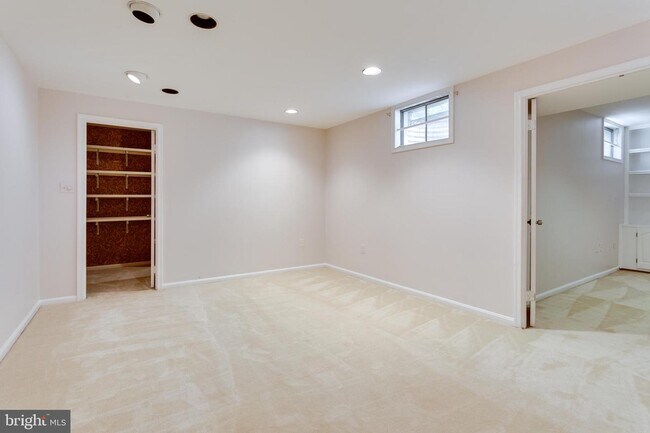 Foto del edificio - 8467 Clover Leaf Dr