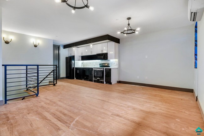 Building Photo - 34 Melrose St