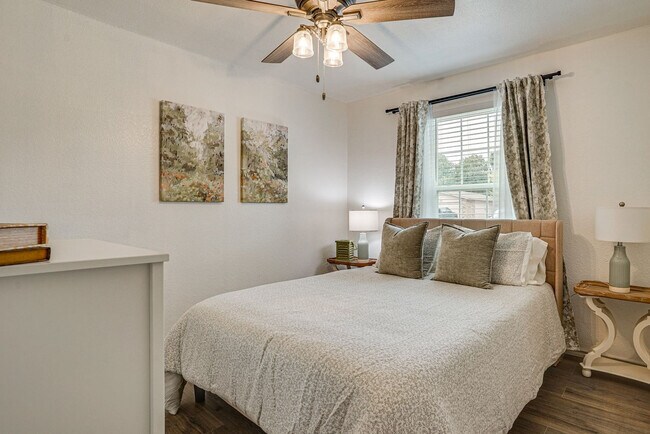 Foto del edificio - 4211 Coronet Ln
