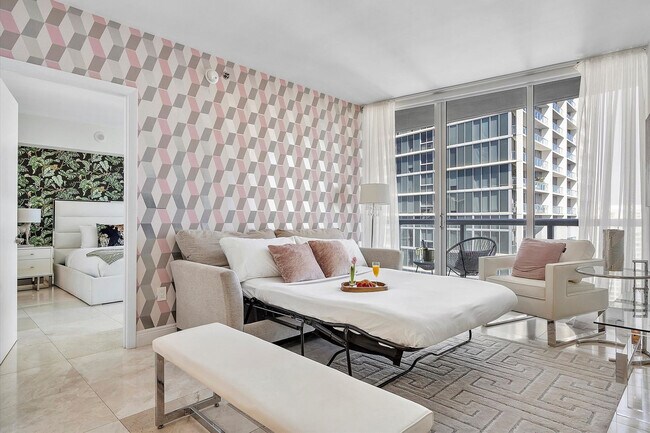 Building Photo - 485 Brickell Ave