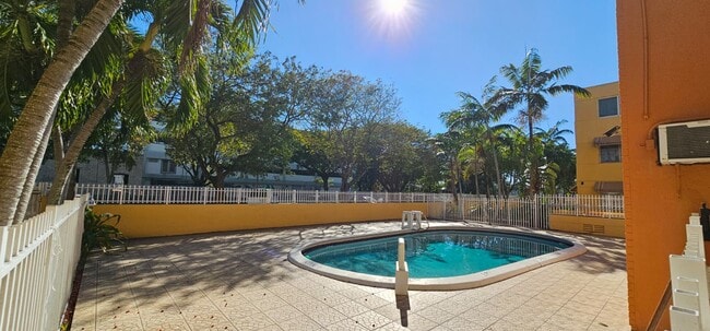 Building Photo - 1851 NE 168th St