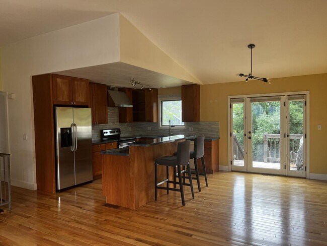 KITCHEN - 520 W Fir Way