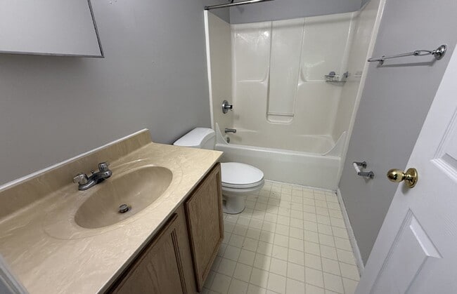 Building Photo - 3227 Bishop St