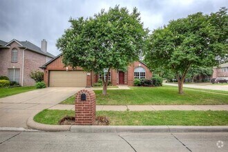 Building Photo - 5713 Meadows Way
