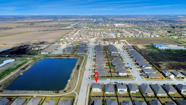 Foto del edificio - 5419 Sleepy Fox Ln