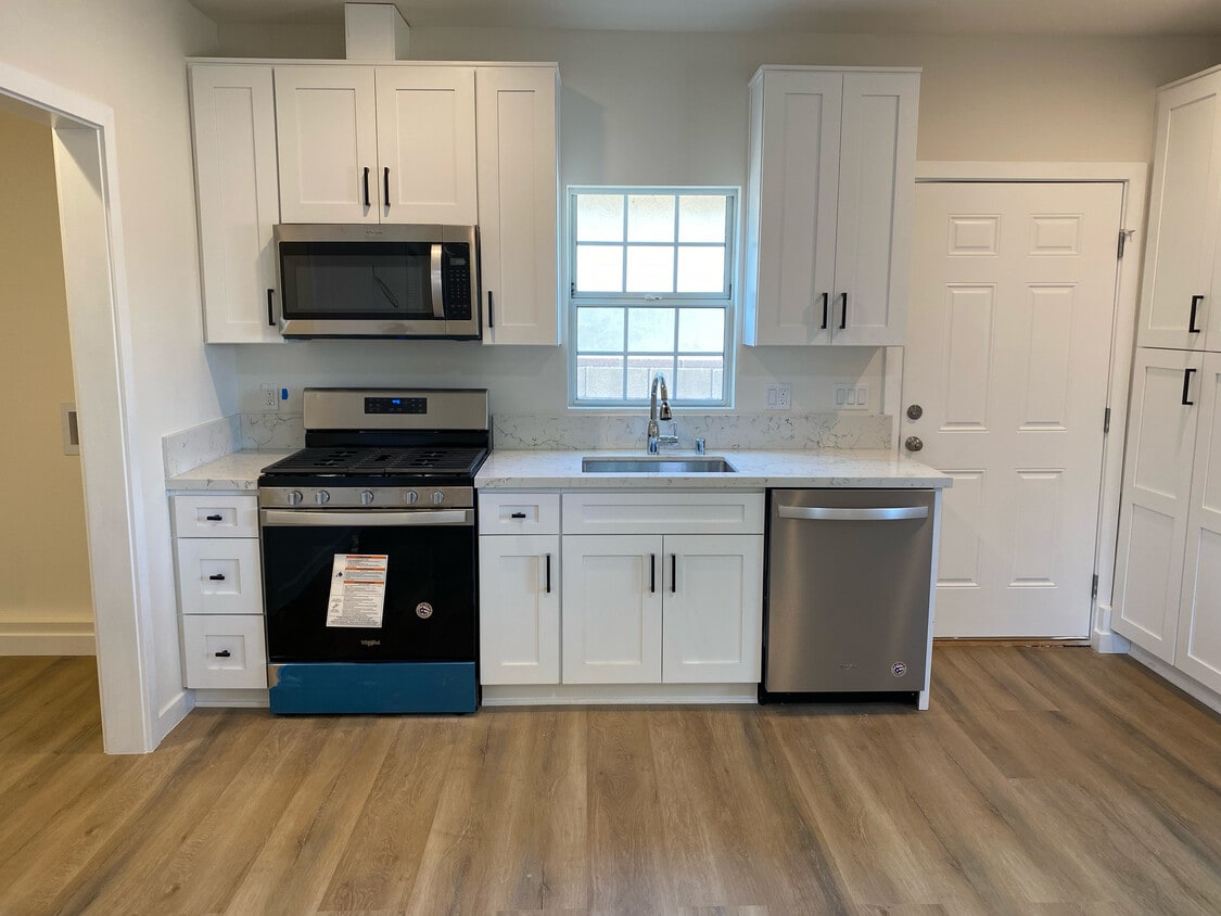 Foto principal - 8415 Beckford Ave