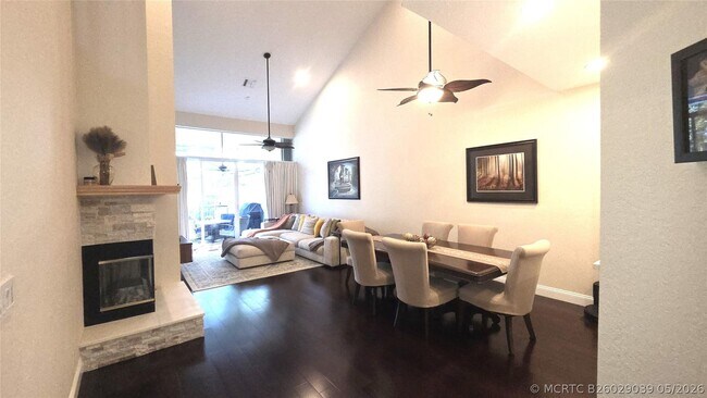 Building Photo - 504 W Palm Aire Dr