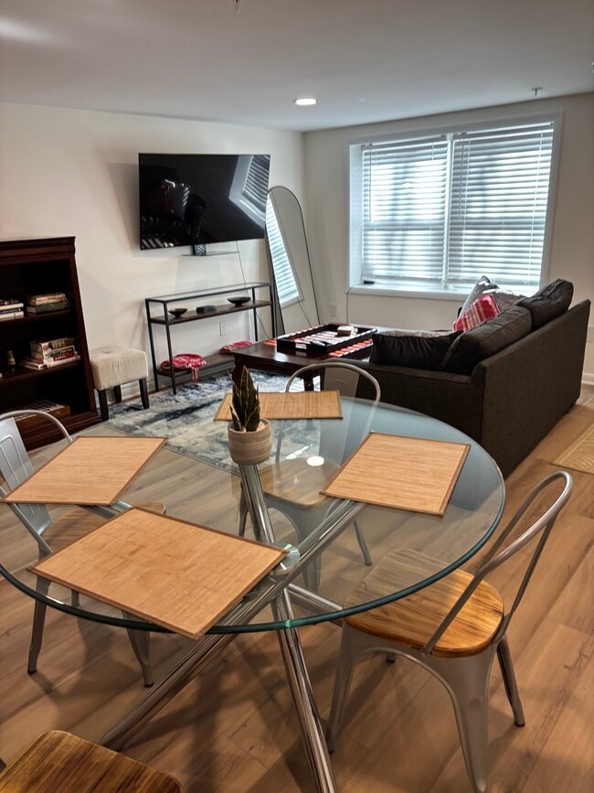 Building Photo - 402 Constitution Ave NE