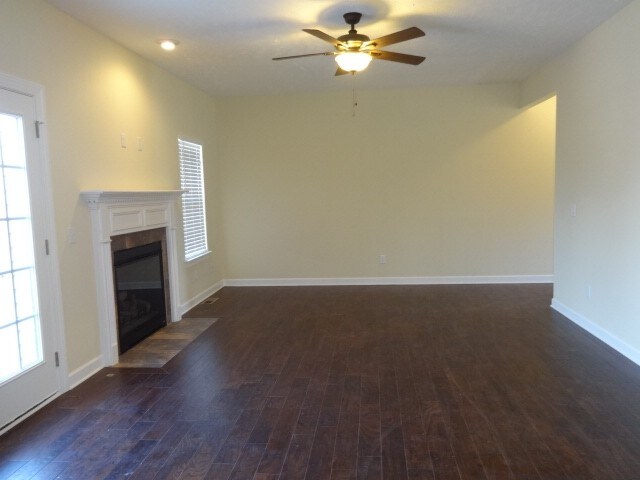 Foto del edificio - 5566 Oak Chase Dr