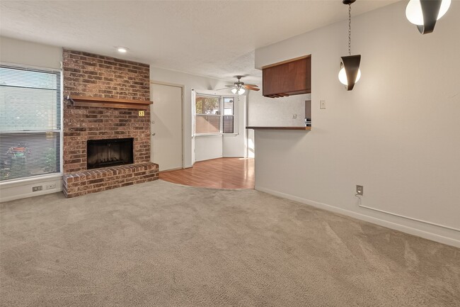 Foto del edificio - 13424 Castilian Dr