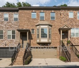 Building Photo - 921 Hickory Leaf Ct SE