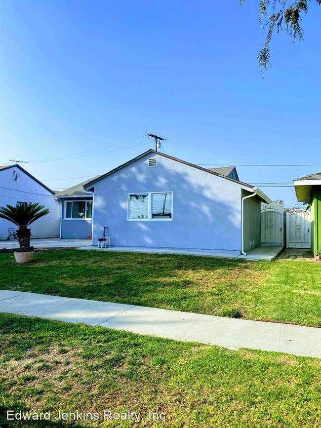 Building Photo - 3 br, 1 bath House - 3925 w. 149th Street