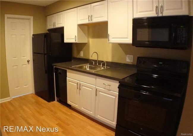 Building Photo - 1 br, 1 bath Apartment - 2639 Columbia #2