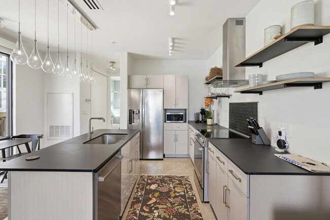 Building Photo - 510 All Saints St