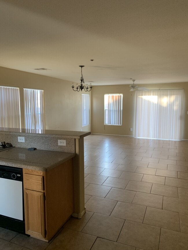 Building Photo - 1142 Paradise Garden Dr