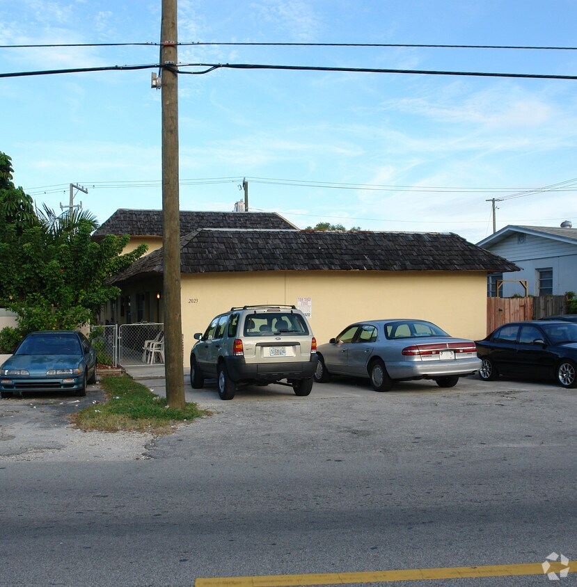Building Photo - 2023 Miami Rd