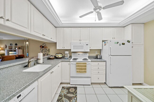 Foto del edificio - first-floor unit featuring a 2 bedroom, 2 ...