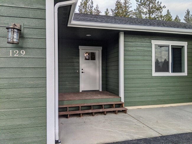 Building Photo - 129 Crystal View Ct