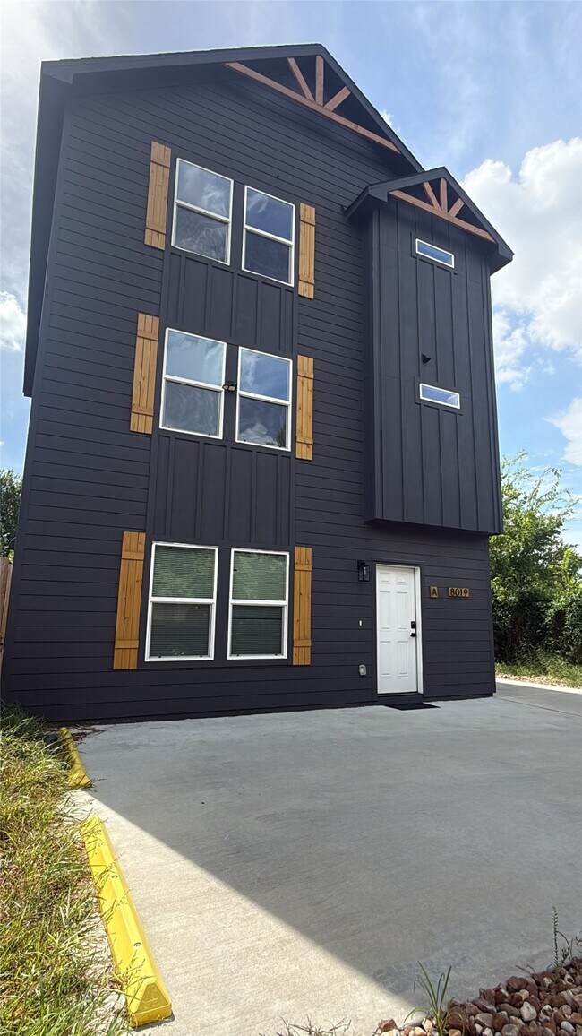 Building Photo - 8019 Birmingham St