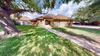 Building Photo - 1801 Thomas Ct