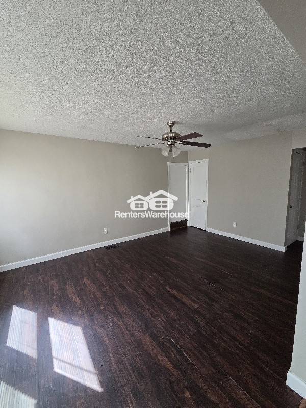 Foto del edificio - 415 Ames Pl