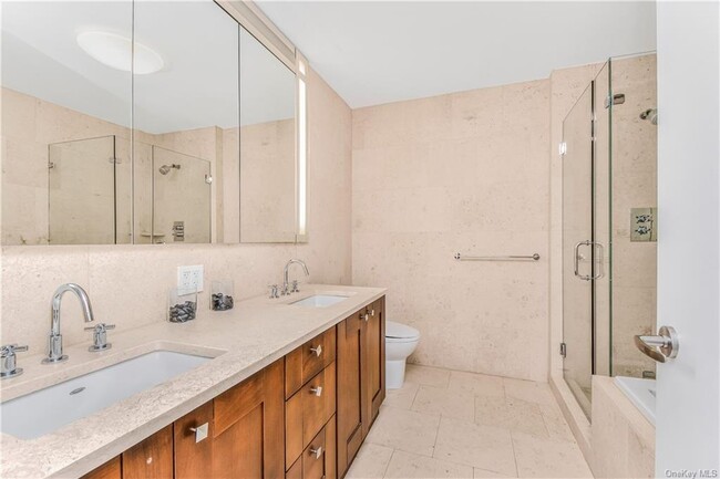 Building Photo - 640 W 237th St