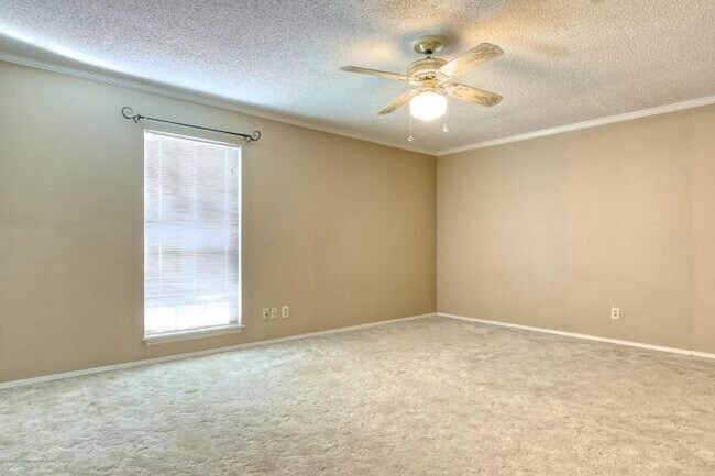 Foto del edificio - 2 bed, 2.5 bath townhome