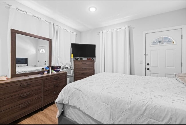 Building Photo - 87 Isabella Ave