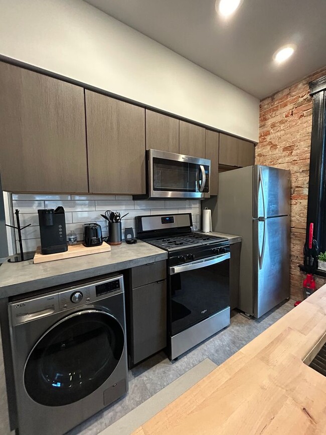 Building Photo - Short term rental in Historical uptown But...