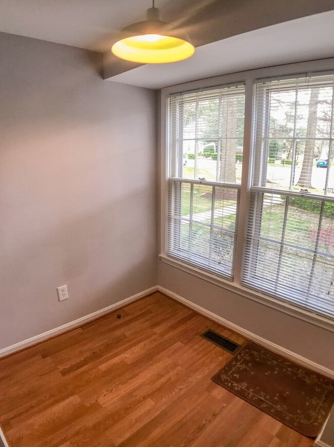 Building Photo - Beautiful end-unit townhome. Walkout basem...