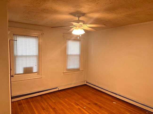 Building Photo - 1643 W Virginia Ave NE