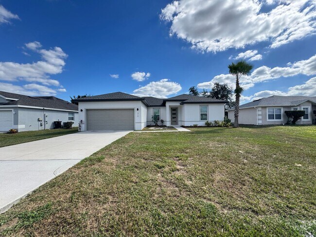 Building Photo - GORGEOUS 4 Bedroom, 2 Bathroom Home in Poi...