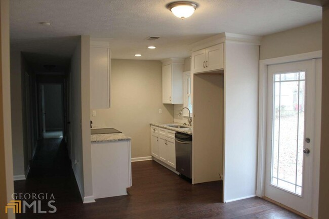 Building Photo - 3621 Lavilla Dr