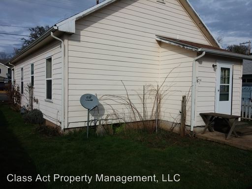 Building Photo - 1057 SE Miller Ave