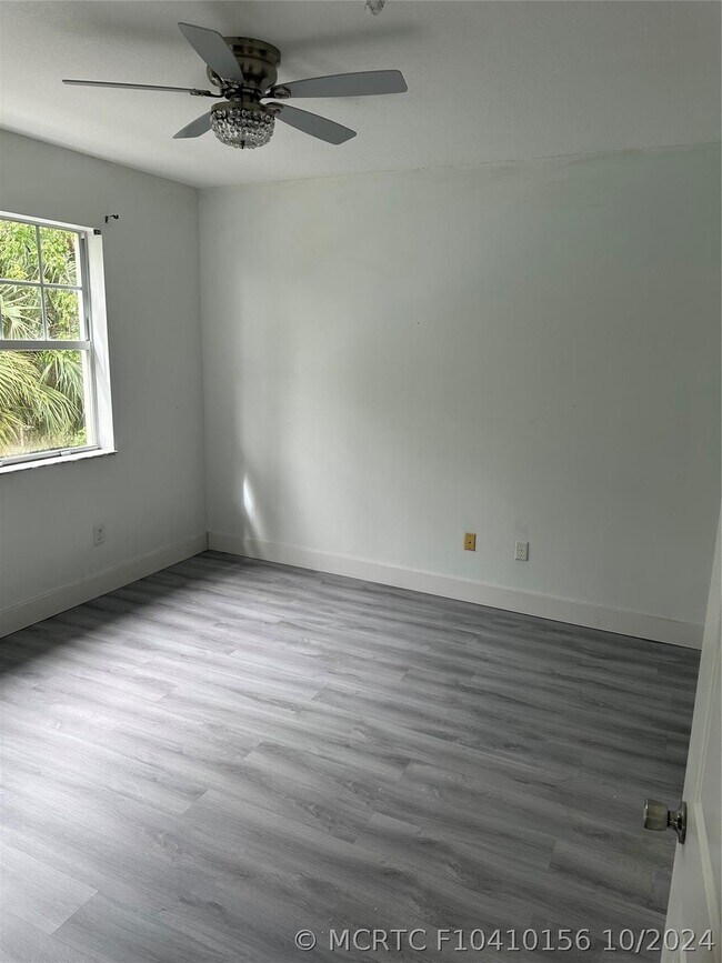Foto del edificio - 5840 W Sample Rd