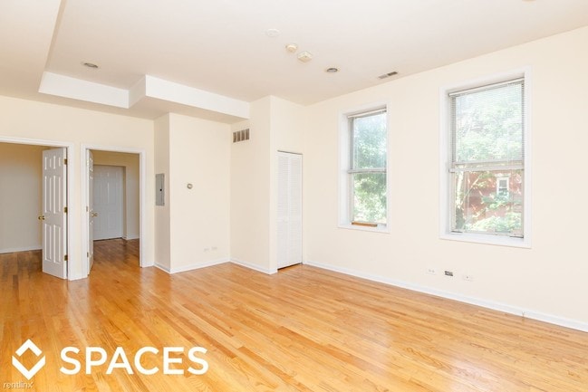 Building Photo - 1325 W Wrightwood Ave
