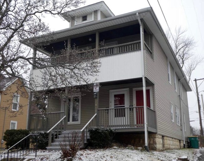 Building Photo - 307 S Hunter Ave