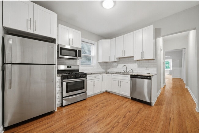 Building Photo - 5039 W Cullom Ave