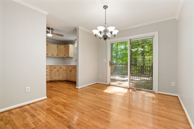 Foto del edificio - Renovated 3 Bed Ranch Style with large Fenced-in yard!